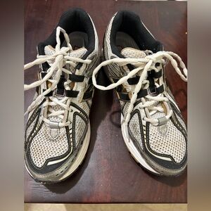 New Balance 1906R pre loved white, black and gold